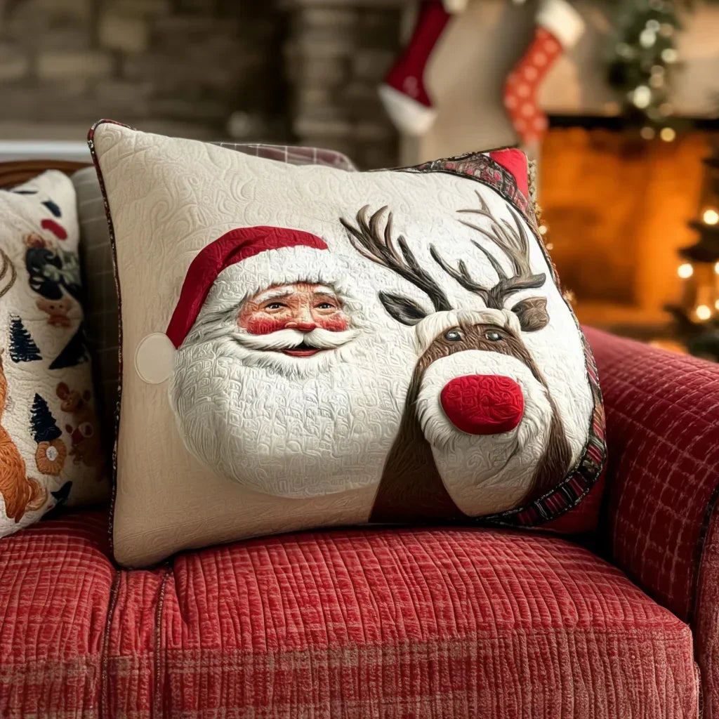 Housse de coussin matelassée à motif de soirée d'hiver givrée, posée sur un lit – Manon Deauville
