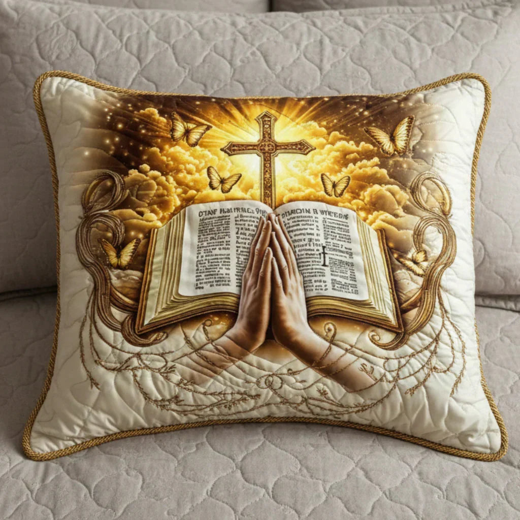 Housse de coussin matelassée à motif de prière et d'Écritures saintes – Manon Deauville